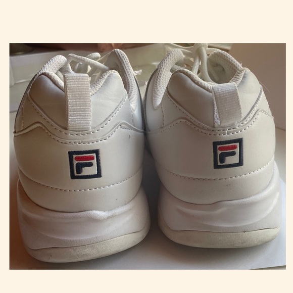 FILA Women’s Disarray White Tennis Sneakers Shoes
Size US 10 - Picture 8 of 9